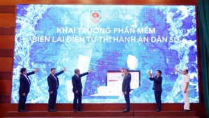 Chính thức bấm nút khai trương phần mềm Hệ thống Biên lai điện tử ứng dụng trong thi hành án dân sự.