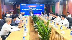 Tọa đàm: “Hộ kinh doanh trước vấn nạn hàng giả và tuân thủ thuế”. (Ảnh: Kim Dung)