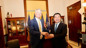 Bộ trưởng Nguyễn Hồng Diên và Thượng nghị sĩ Roger Marshall.