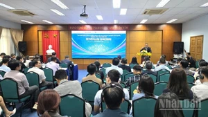 Tọa đàm “Đối thoại chính sách với các doanh nghiệp Hàn Quốc trong lĩnh vực điện tử”.
