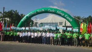 Lễ phát động trồng cây và Chương trình “Môi trường sạch-Cuộc sống xanh” tại huyện Phong Điền.