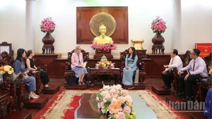 Bà Nguyễn Thị Ngọc Điệp, Phó Chủ tịch Ủy ban nhân dân thành phố Cần Thơ tiếp và làm việc với đoàn công tác của Tổng lãnh sự quán Australia tại thành phố Hồ Chí Minh.