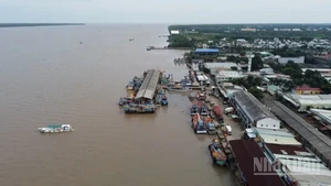 Cảng cá Trần Đề, thành phố Cần Thơ nhìn từ trên cao