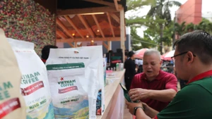 Cà phê là một trong những sản phẩm nông nghiệp chủ lực ở Tây Nguyên. (Trong ảnh: Doanh nghiệp giới thiệu sản phẩm tại Lễ hội Cà phê Buôn Ma Thuột lần thứ 9 năm 2025. ảnh KHIẾU MINH)
