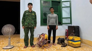 Ông D.Q.T.D cùng tang vật bị thu giữ.