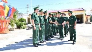 Đoàn công tác đến kiểm tra tại Đồn Biên phòng An Hải.