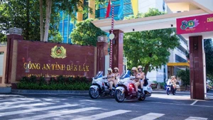 Lực lượng Cảnh sát giao thông, Công an tỉnh Đắk Lắk ra quân kiểm soát, xử lý các phương tiện vi phạm.