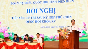 Bộ trưởng Nguyễn Văn Thắng trực tiếp giải đáp nhiều vấn đề liên quan đến lĩnh vực tài chính-ngân sách đối với cử tri tỉnh Điện Biên. (Ảnh: BTC)
