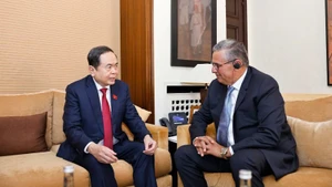 Chủ tịch Quốc hội Trần Thanh Mẫn hội kiến Thủ tướng Morocco Aziz Akhannouch. (Ảnh: Doãn Tấn – TTXVN) 