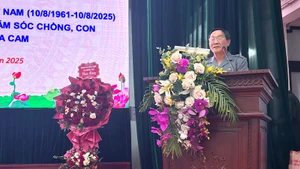Chủ tịch Hội Nạn nhân chất độc da cam/dioxin thành phố Hà Nội Trần Văn Quang phát biểu khai mạc sự kiện.