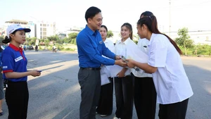 Lãnh đạo Tỉnh đoàn động viên, chúc các thí sinh đạt kết quả cao nhất trong kỳ thi.
