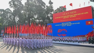 Lễ diễu binh, diễu hành kỷ niệm 50 năm Giải phóng miền nam, thống nhất đất nước.