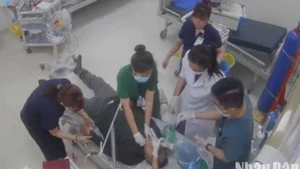 Ê-kíp Cấp cứu – Hồi sức tích cực, Bệnh viện đa khoa Vạn An đã nỗ lực hết mình cấp cứu bệnh nhân ngưng tim trước khi đưa đến bệnh viện đã có nhịp tim trở lại. 