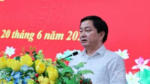 Bí thư Tỉnh ủy Long An Nguyễn Văn Quyết phát biểu chỉ đạo.
