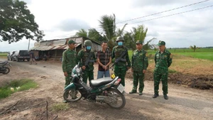 Đối tượng Châu Trọng Giàu bị lực lượng chức năng bắt giữ khi vừa vào địa phận Tây Ninh. 