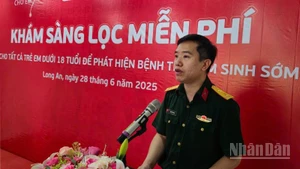 Giám đốc Viettel chi nhánh Long An Nguyễn Đình Tú phát biểu tại lễ khai mạc.