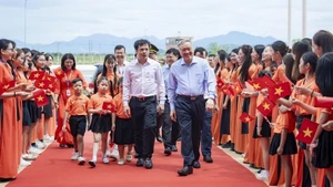 Phó Thủ tướng Thường trực Chính phủ Nguyễn Hòa Bình thăm Tổ hợp Giáo dục FPT tại Huế. (Ảnh: LÊ HOÀNG)