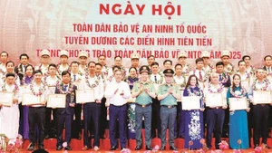 90 điển hình tiên tiến được tuyên dương trong Ngày hội toàn dân bảo vệ an ninh Tổ quốc thành phố Hà Nội.