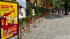 Đấu giá tranh da thủ công “Về chung một nhà”: Khi nghệ thuật góp sức xây cầu vùng cao