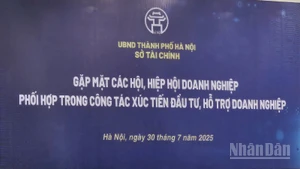 Hà Nội "đứng cạnh, đi cùng" cộng đồng doanh nghiệp