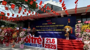 Báo Tuổi trẻ Thủ đô vinh dự đón nhận Huân chương lao động hạng Ba