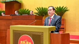 Chủ tịch Quốc hội Trần Thanh Mẫn ký ban hành Nghị quyết về bổ sung nội dung chi ngân sách tặng quà nhân dân