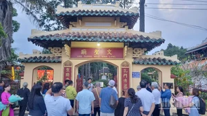 Văn Thánh miếu Vĩnh Long nay thuộc phường Phước Hậu, tỉnh Vĩnh Long. 