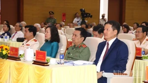 Lãnh đạo tỉnh Đồng Nai và các đại biểu tham dự lễ kỷ niệm.