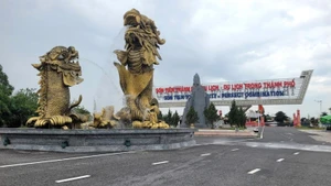 Đường bên trong Khu du lịch Sơn Tiên, thành phố Biên Hòa, tỉnh Đồng Nai.