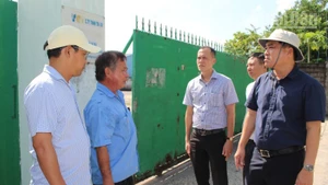 Đoàn lãnh đạo Thành ủy Biên Hòa tiến hành khảo sát việc xử lý các doanh nghiệp tại khu vực 72ha phường Phước Tân.