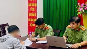 Lực lượng Phòng An ninh Chính trị nội bộ Công an tỉnh Đồng Nai làm việc với ông L.V.T.