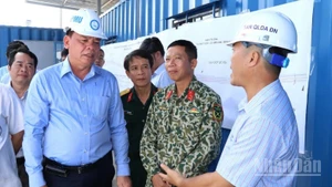 Chủ tịch Ủy ban nhân dân tỉnh Đồng Nai Võ Tấn Đức kiểm tra, đốc thúc đẩy nhanh tiến độ dự án xây dựng cao tốc Biên Hòa-Vũng Tàu, đoạn qua phường Phước Tân.