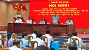Quang cảnh hội nghị của Tỉnh ủy Cà Mau tháo gỡ vướng mắc cho hoạt động chính quyền cấp xã.
