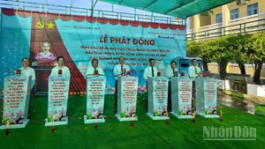 Lãnh đạo tỉnh Cà Mau thực hiện nghi thức phát động triển khai đề án về dạy học 2 buổi/ngày, tổ chức bán trú, đầu tư hệ thống nước uống sạch và nhà vệ sinh trong trường học.