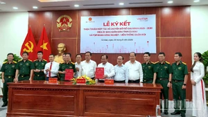 Lễ ký kết giữa hợp tác giữa Ủy ban nhân dân tỉnh Cà Mau và Tập đoàn Viettel vào chiều 20/8.