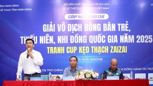 Ban tổ chức họp báo tại Hà Nội.