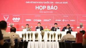 Ban tổ chức họp báo tại Hà Nội.