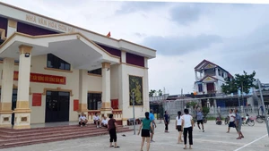 Người dân thôn Sơn Hải, xã Trung Sơn (thị xã Việt Yên) tham gia các hoạt động thể dục, thể thao. (Ảnh Mạc Yến)