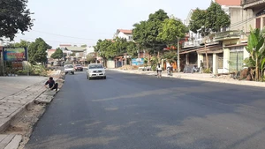 Quốc lộ 17 đoạn qua xã Việt Lập, huyện Tân Yên, tỉnh Bắc Giang được mở rộng.
