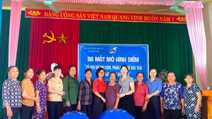 Huyện Yên Thế nỗ lực, xây dựng các mô hình điểm Tổ phụ nữ thu gom, phân loại, đổ rác thải sinh hoạt đúng quy định. (Nguồn: Hội Liên hiệp phụ nữ huyện Yên Thế)