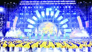 Chương trình nghệ thuật trong đêm đón nhận danh hiệu Đà Lạt-thành phố sáng tạo âm nhạc của UNESCO.