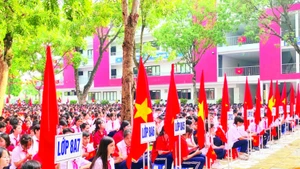 Trường trung học cơ sở Thạch Bàn (phường Long Biên) chuẩn bị cho năm học mới.