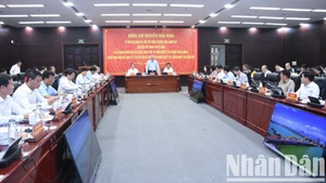 Quang cảnh buổi làm việc chiều ngày 21/6. (Ảnh: ANH ĐÀO)