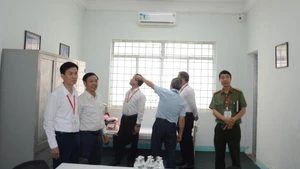 Ban Chỉ đạo cấp quốc gia Kỳ thi tốt nghiệp trung học phổ thông năm 2025 kiểm tra điểm thi, điểm in sao đề thi tại Đà Nẵng. (Ảnh: H.A.N)