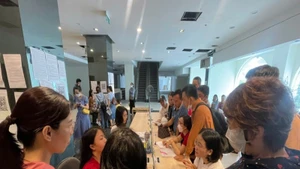 Lượng người có nhu cầu mua nhà ở xã hội tại Khu dân cư An Trung 2 tăng cao trong những ngày qua. (Ảnh: ANH ĐÀO)