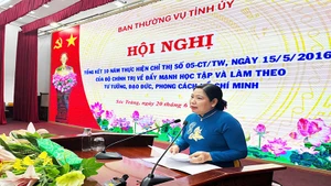 Phó Bí thư Thường trực Tỉnh ủy Sóc Trăng Hồ Thị Cẩm Đào phát biểu tại hội nghị.