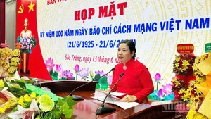 Phó Bí thư Thường trực Tỉnh ủy Sóc Trăng Hồ Thị Cẩm Đào phát biểu tại buổi họp mặt.