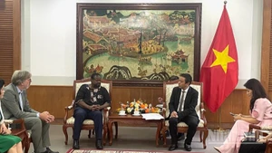 Thứ trưởng Văn hóa, Thể thao và Du lịch Hoàng Đạo Cương tiếp Đoàn chuyên gia Chương trình Ký ức thế giới của UNESCO. 