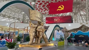 Khối mô hình tượng đài Chiến thắng Điện Biên Phủ tại không gian trưng bày của tỉnh Điện Biên. 