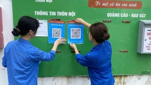 Đoàn Thanh niên xã Hoài Đức công khai nhóm zalo chuyển đổi số cộng đồng và nhóm zalo chính quyền điện tử trên các bảng tin của địa phương. 